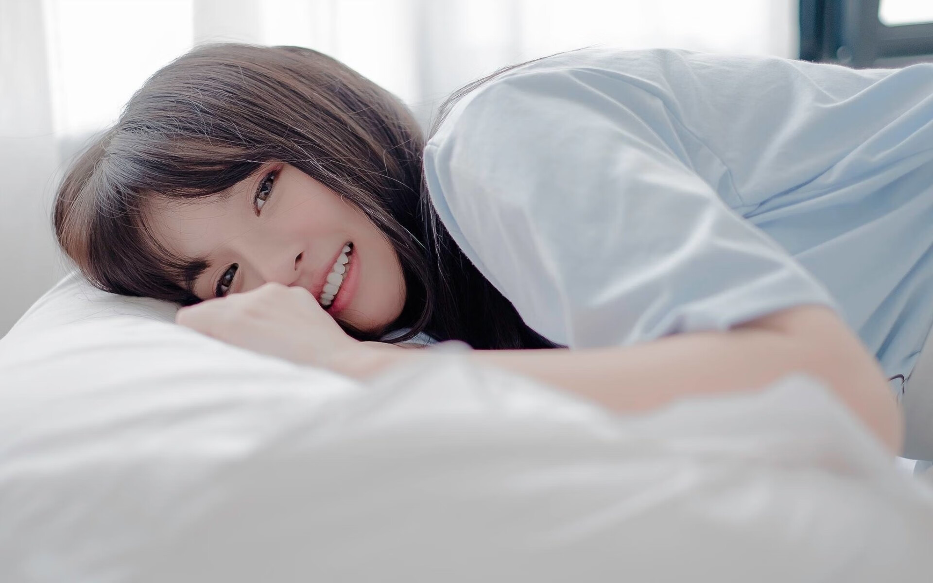 “足球公益月启动,推动全民参与足球运动”,足球公益活动标语