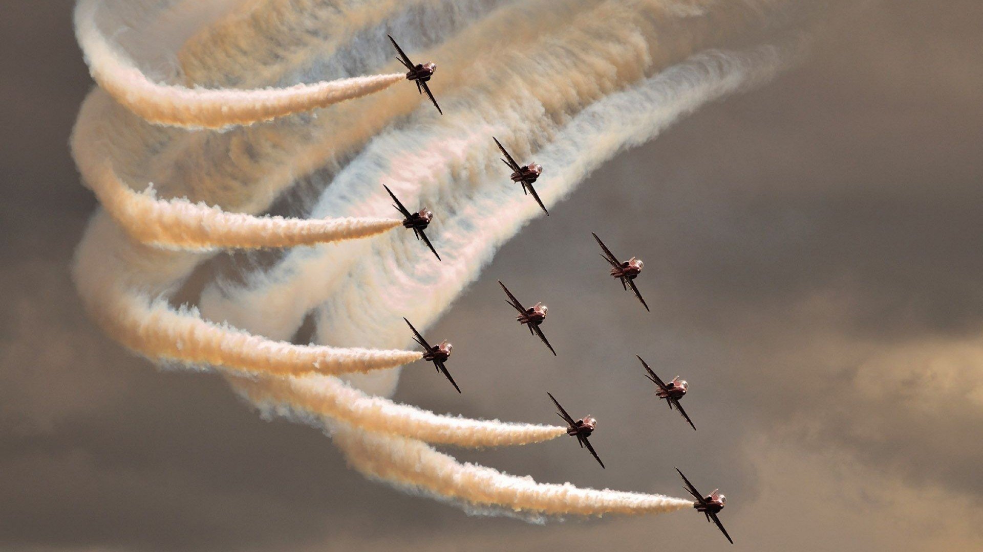 爱游戏下载-内线对决：篮下争夺战的激烈场面，篮球内线对抗教学视频