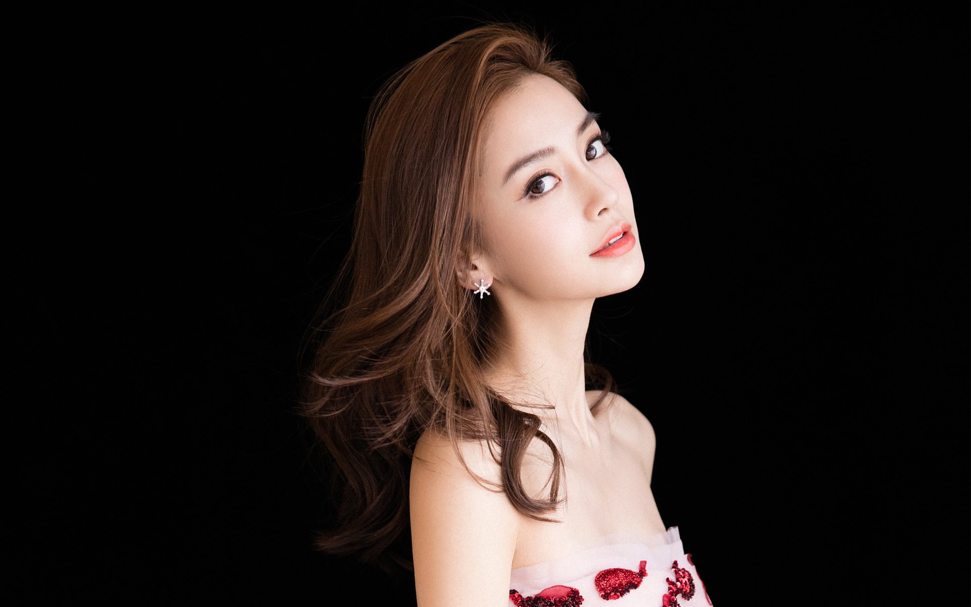 爱游戏下载-媒体聚焦：名家评论解读赛场战术变化