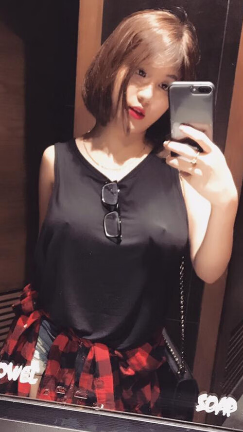 AYX SPORTS-霍勒迪突破制造杀伤雄鹿保持领先，霍勒迪强壮吗