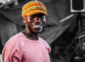 爱爱游戏-英超比赛中裁判语调与非语言行为对球员情绪波动的影响，用语言或行为对裁判员的判决表示异议